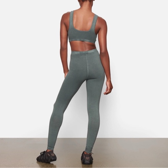 SKIMS Outdoor Leggings Size L - Picture 3 of 15